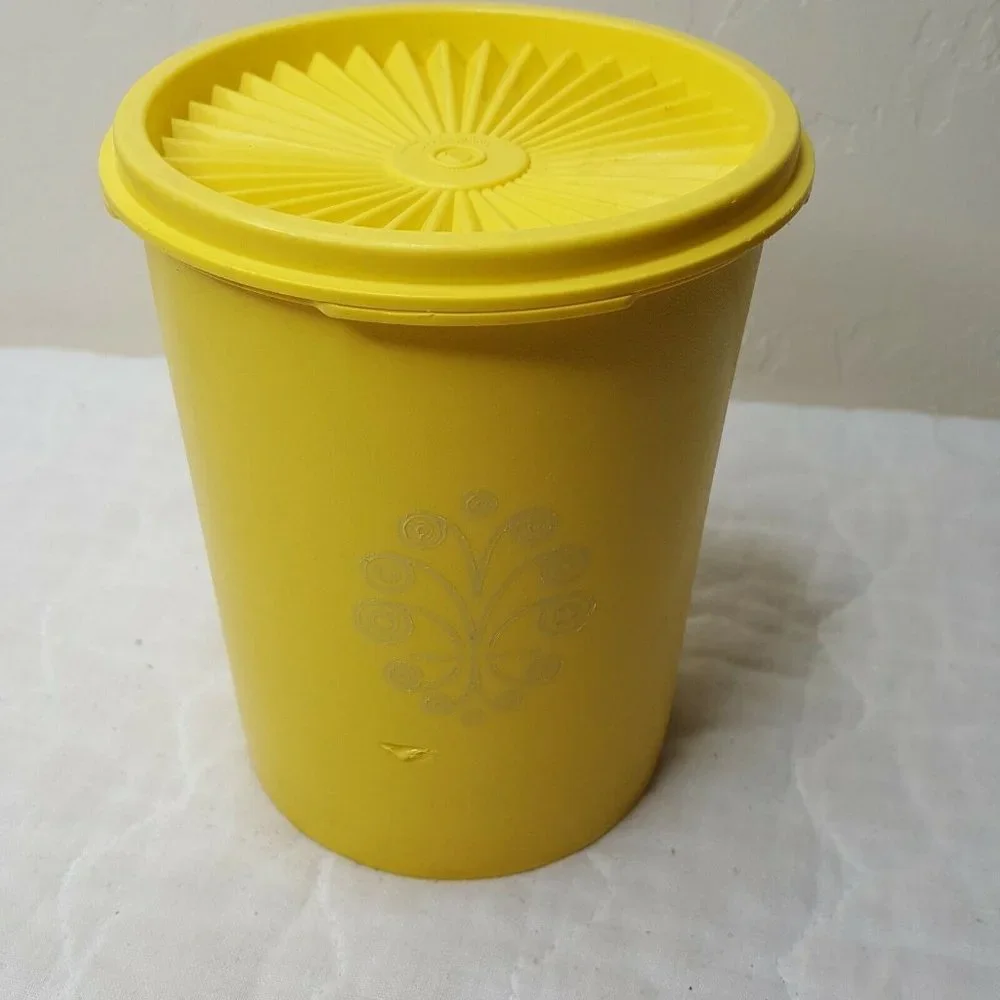 Tupperware Vintage Yellow Canister 811-14 w Starburst Lid Appx 6